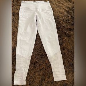 VS Sport light purple leggings with mesh bottoms